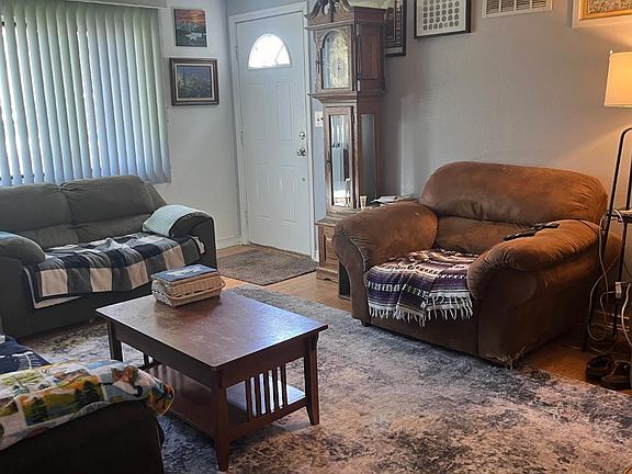 2nd image of 271 Knottingham Dr