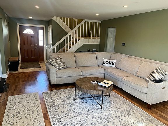 2nd image of 226 Stanyon Ln