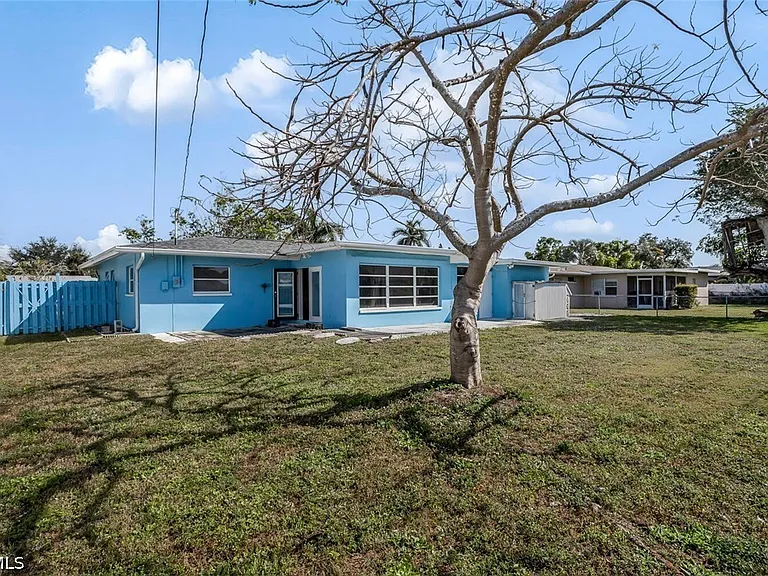 806 Entrada Dr N — Photo 18