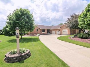 1883 Sheryl Ln, Stoughton, WI