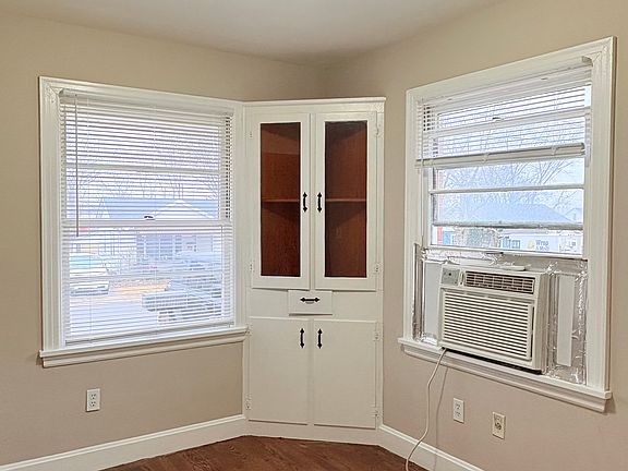 5th image of 1405 Kenton St