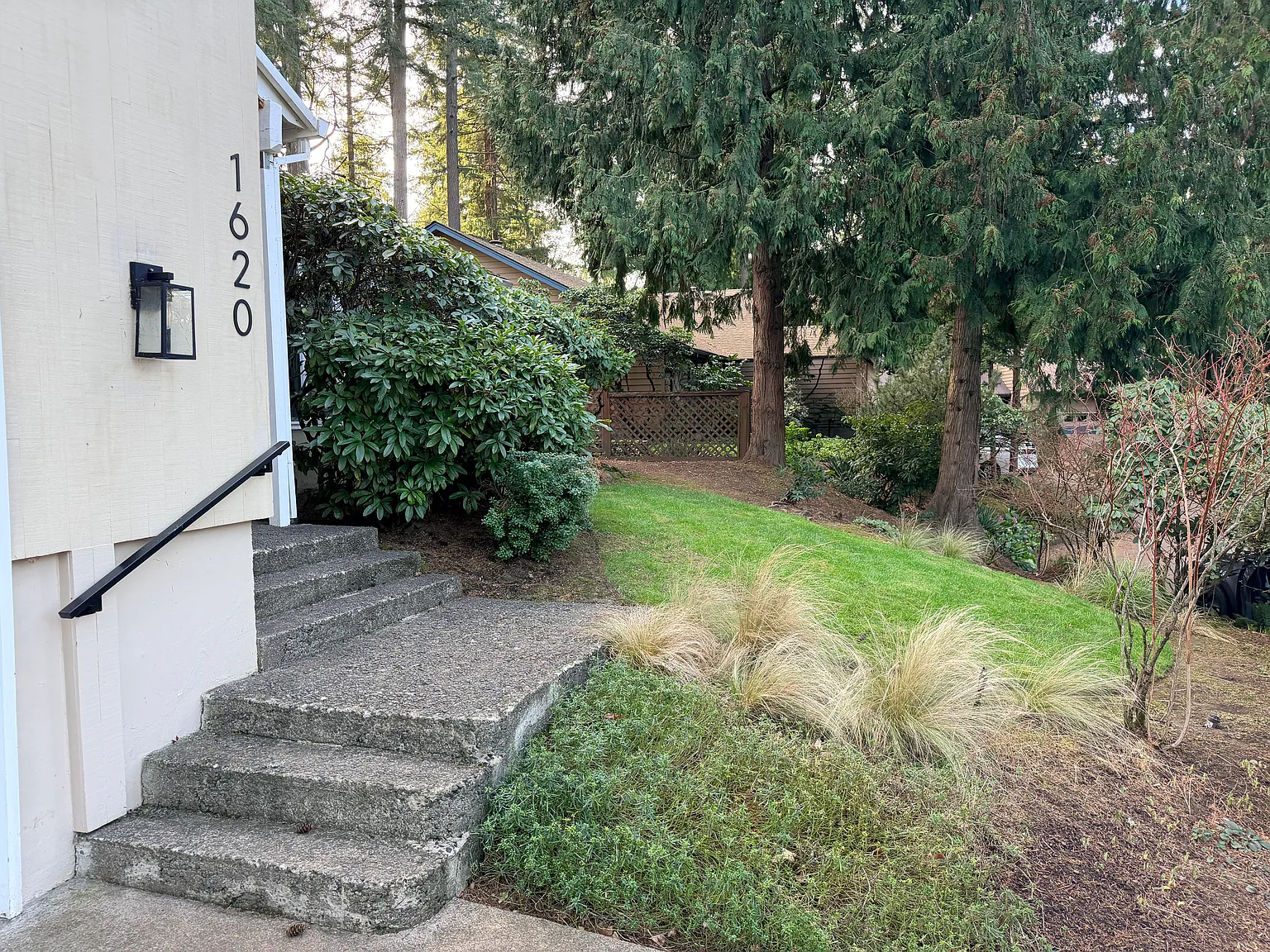 1620 Ash St — Photo 3