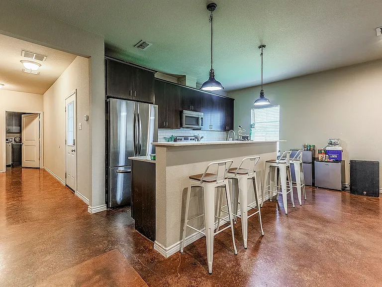 3144 Sandage Ave — Photo 6