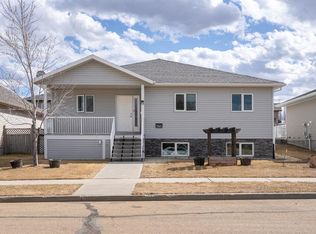 7601 N 41st Ave, Camrose, AB T4V4C7