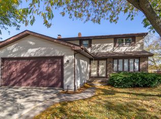861 Boone Dr, Carol Stream, IL 60188