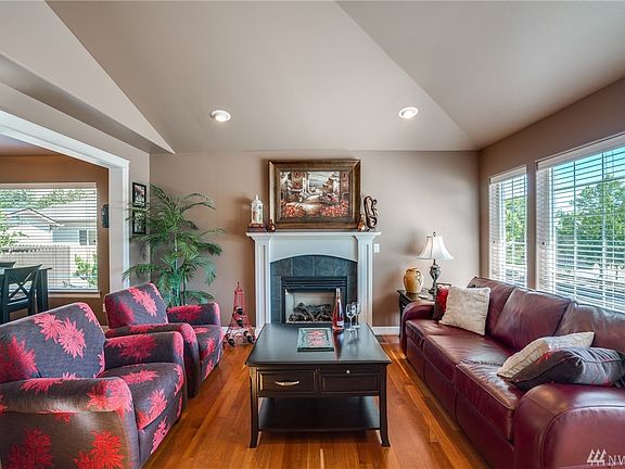 3rd image of 328 Canyon Creek Dr