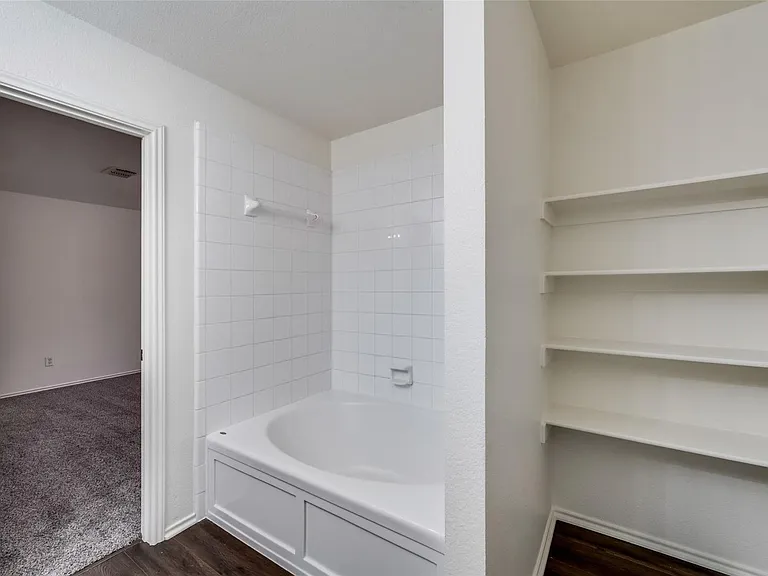 2946 Midbury Dr — Photo 15