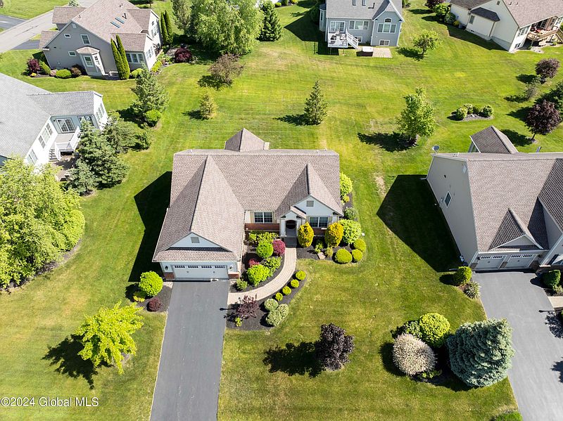 4th image of 23 Bedford Circle