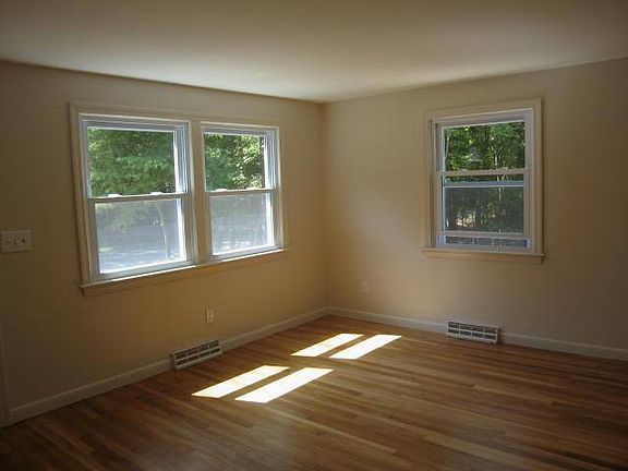 Living room w/fireplace