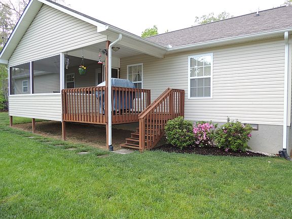 screened porch&grilling area