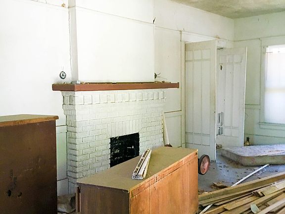 3rd image of 426 S Elm St