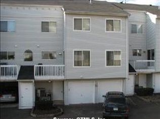 136 Staffordshire Commons Dr, Wallingford, CT 06492