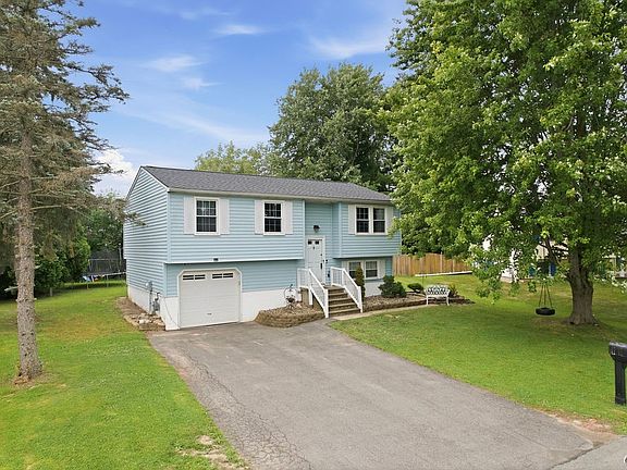 2nd image of 4006 Sandpiper Ln