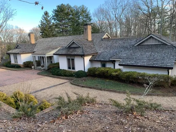 5288 Flintlock Rd, Roanoke, VA 24018