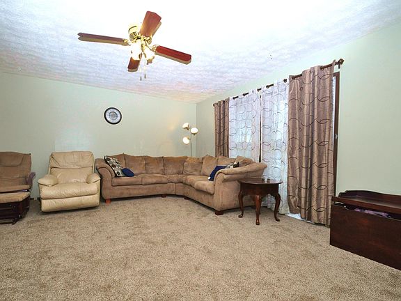 3rd image of 69 Aspen Ln