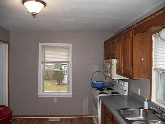 4th image of 3116 Greenoak Ave