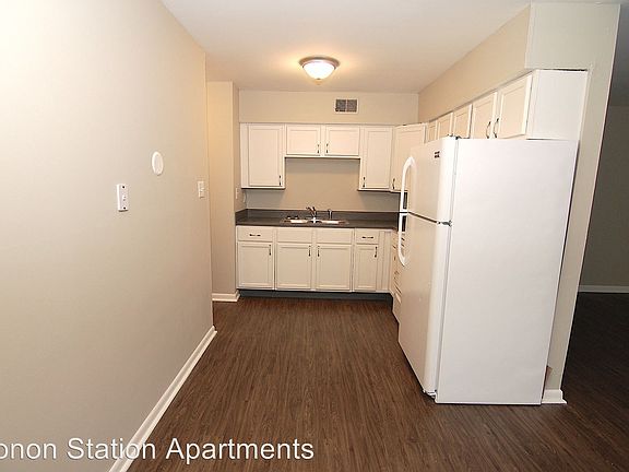 5th image of 919 E 46th St APT 6