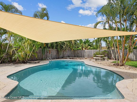 3rd image of 318 Banyan Way