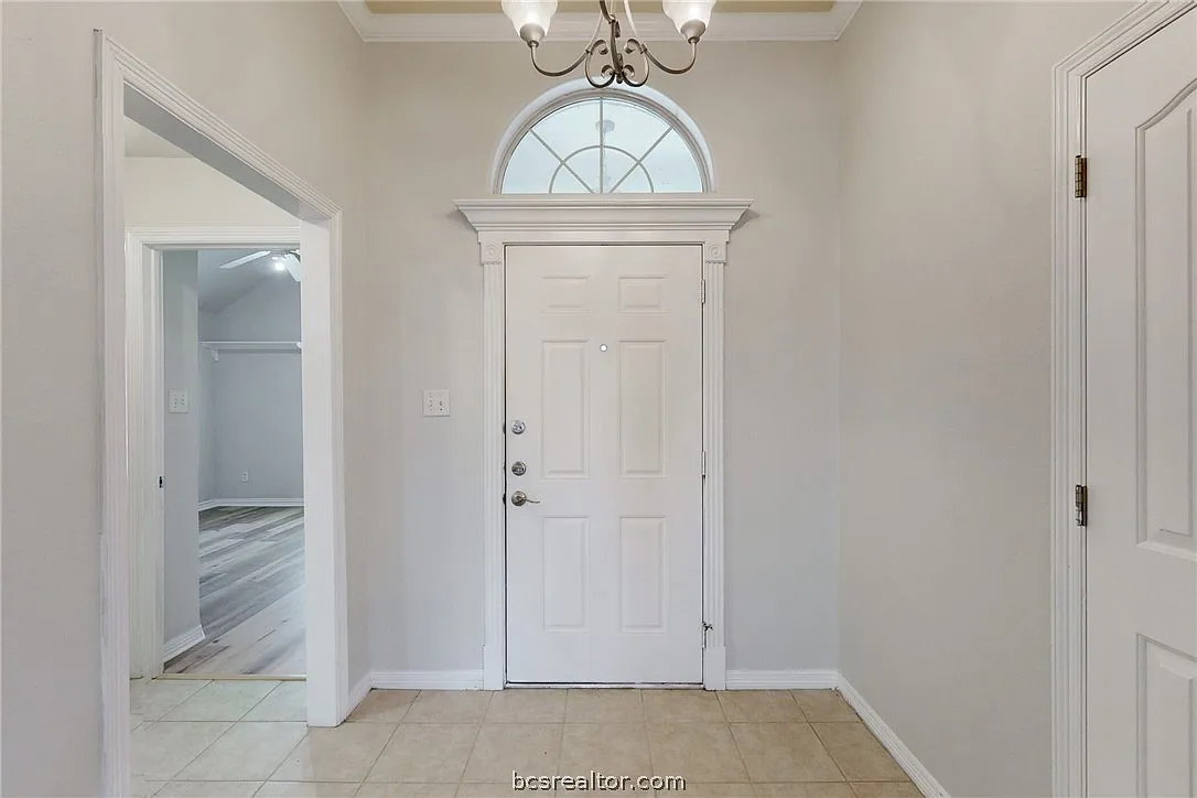 3 bed, 1623 sqft, $1,975 — Photo 2