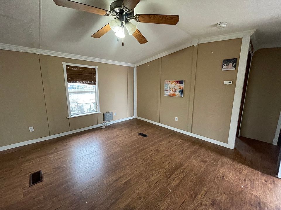 Spacious living room