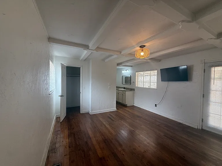 3105 NW 21st St — Photo 15
