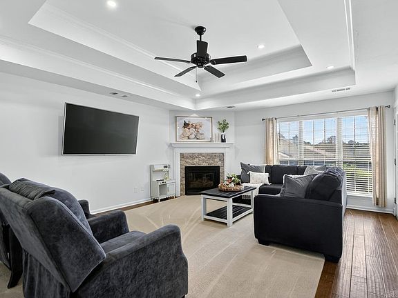 3rd image of 1014 Spring Creek Cv