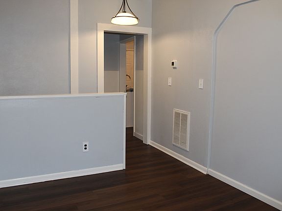 4th image of 396 Van Buren Ave Unit 2