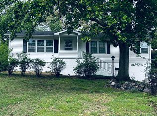 1402 Fairmont Dr, Neosho, MO 64850