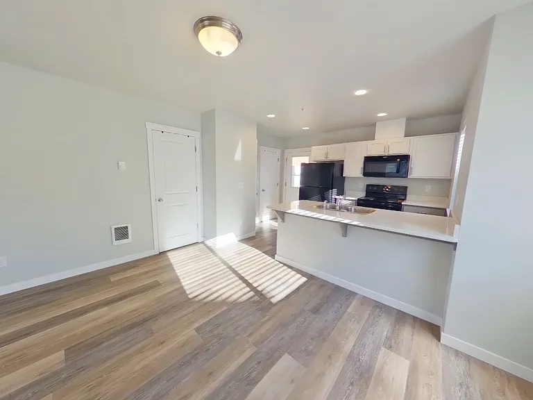 95 N Polk St — Photo 20