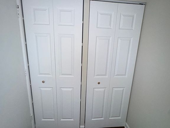 3rd image of 5919 N Kenmore Ave #325