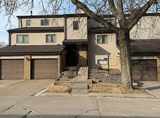 3105 4th St, Moline, IL 61265