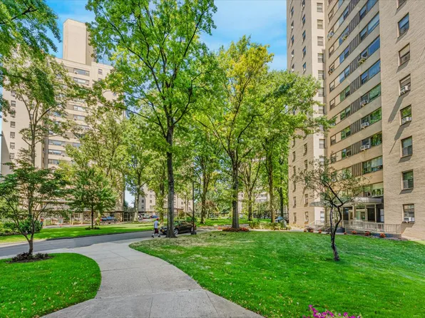 9 Fordham Hill Oval image 1 of 12