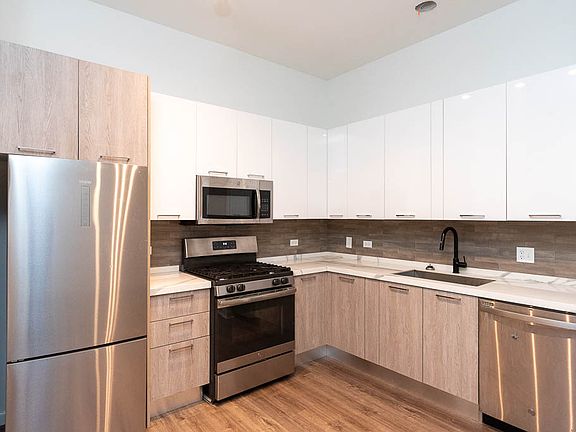 2nd image of 2550 S Wabash Ave #506