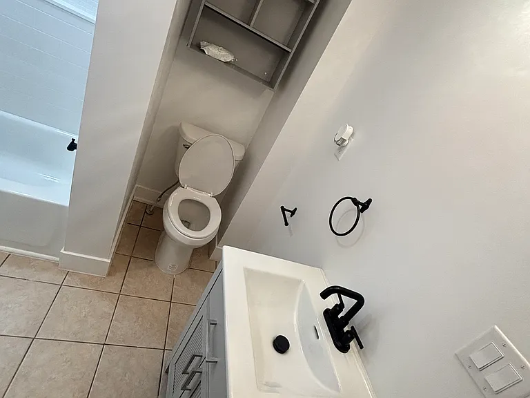 1319 Cody St — Photo 6