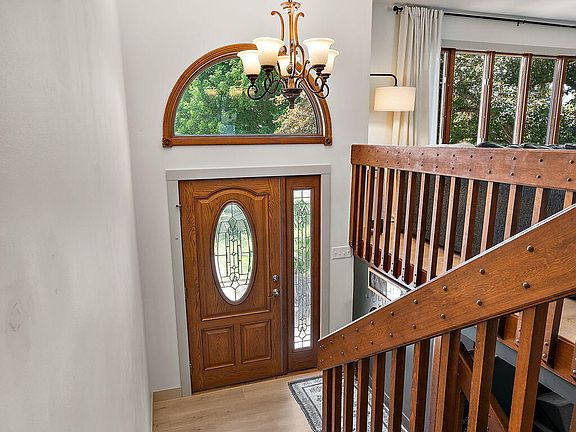 3rd image of 220 Blickview Dr