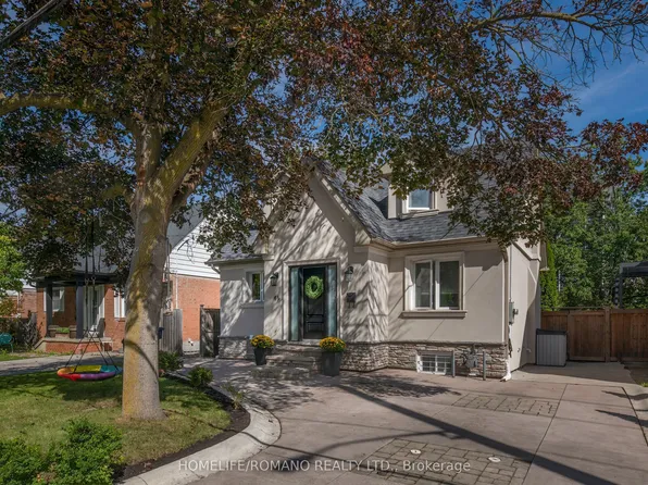 45 Riverview Hts, Toronto, ON M9P 2N3