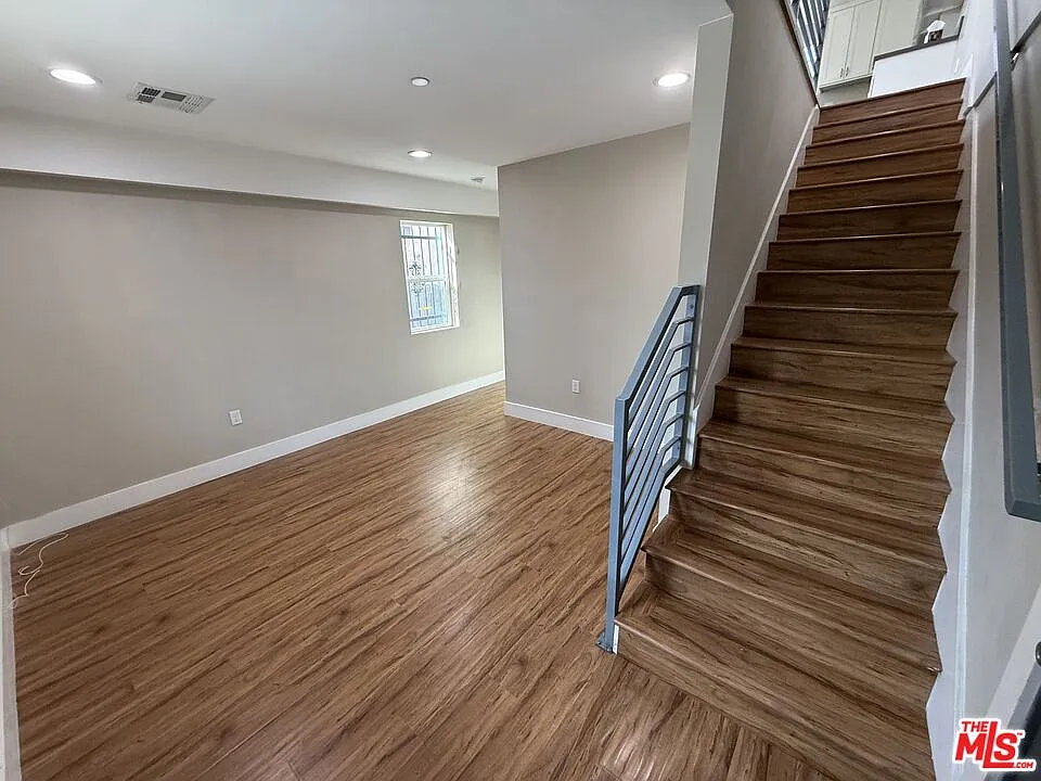 3 bed, 3.0 bath, 1590 sqft, $3,600 — Photo 2