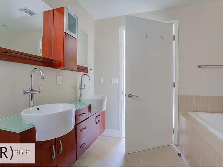 1737 Colby Ave #201 — Photo 17