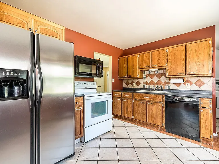 7527 Pinedale Dr — Photo 4