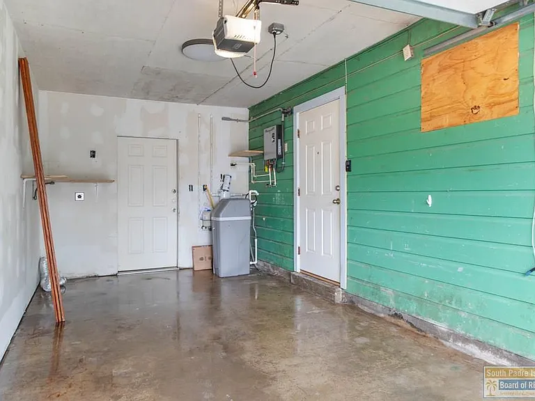 221 E Adams St — Photo 21