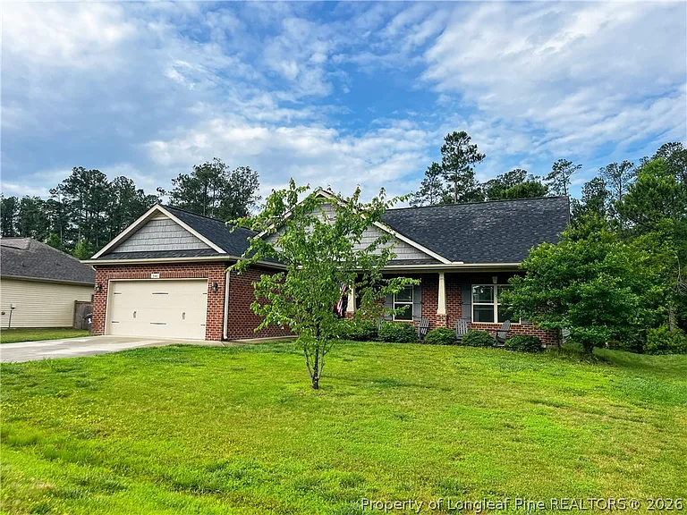 144 Parkside Dr — Photo 2