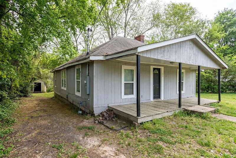218 Irving Avenue - 1 — Photo 3