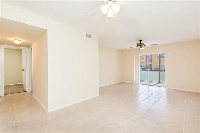 4324 NW 9th Ave — Photo 2