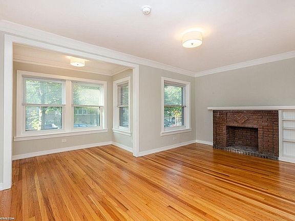2nd image of 1953 W Leland Ave APT 2
