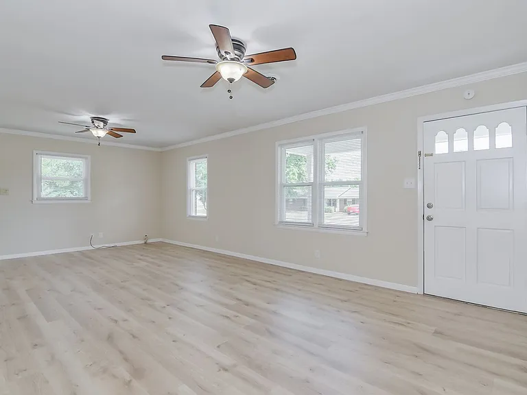 373 Westmont Dr — Photo 5