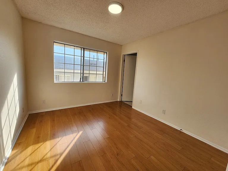 1118 N Kenmore Ave #2 — Photo 19