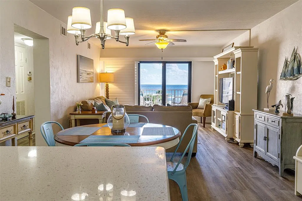 2 bed, 2.0 bath, 950 sqft, $4,250 — Photo 2