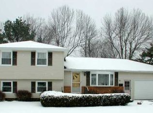 61 W Crest Dr, Rochester, NY 14606