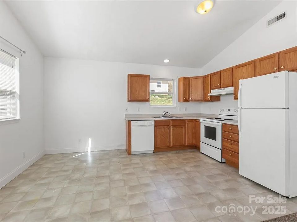2nd image of 835 3rd Ave W #A