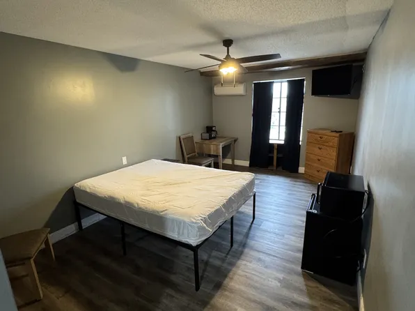 301 W Adams St #64, Creston, IA 50801